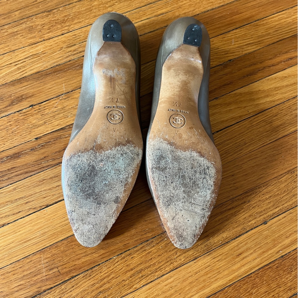 CHANEL VTG Taupe Leather Heels Logo SZ 7.5 Made in Italy NO LOWBALL OFFERS PLS - Picture 8 of 12